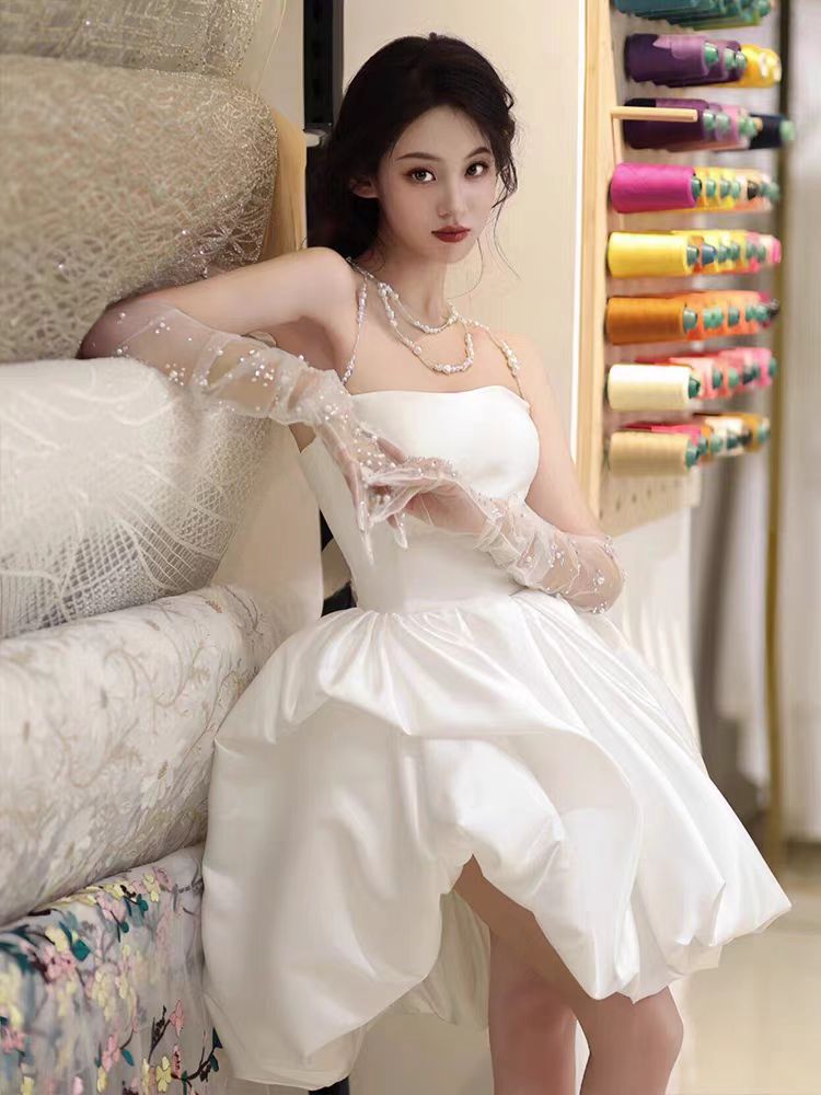 白色抹胸婚纱礼服