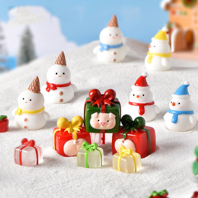 微景观现代树脂工艺品新款圣诞系列雪景小摆件圣诞猪礼盒蛋筒雪人