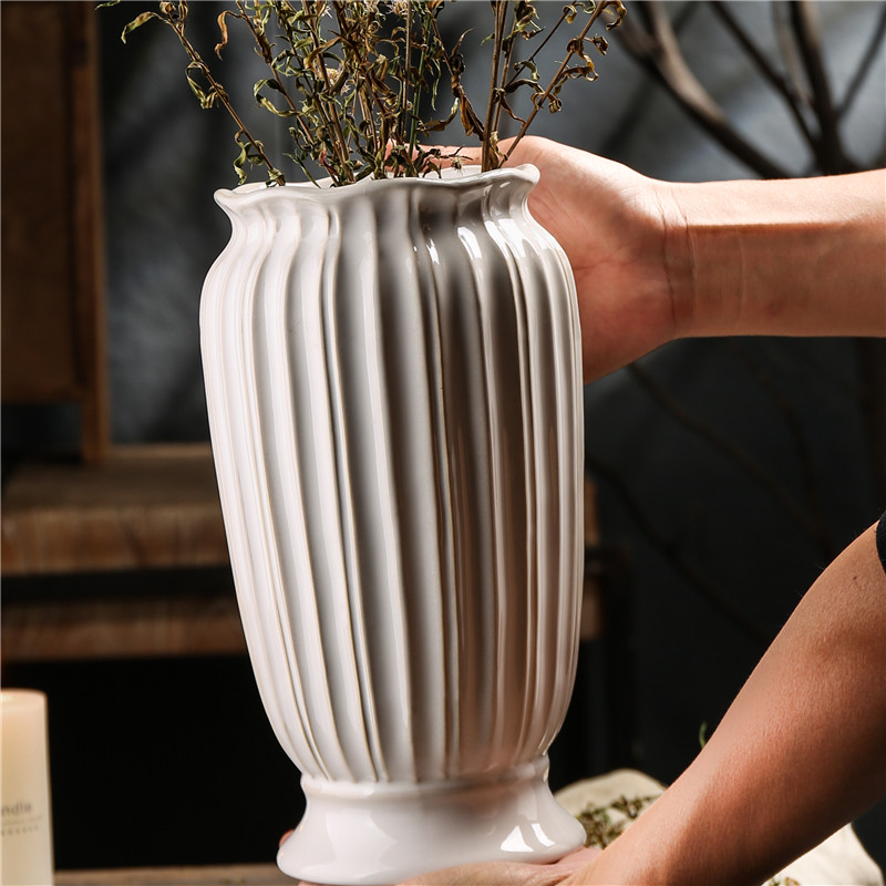 奶白色复古陶瓷花瓶高级感餐桌摆件客厅插花美式台面陶罐牡丹花瓶