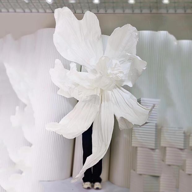巨型纸艺美塑花大型婚礼造型背景橱窗装饰立体手工飘带褶皱纸花