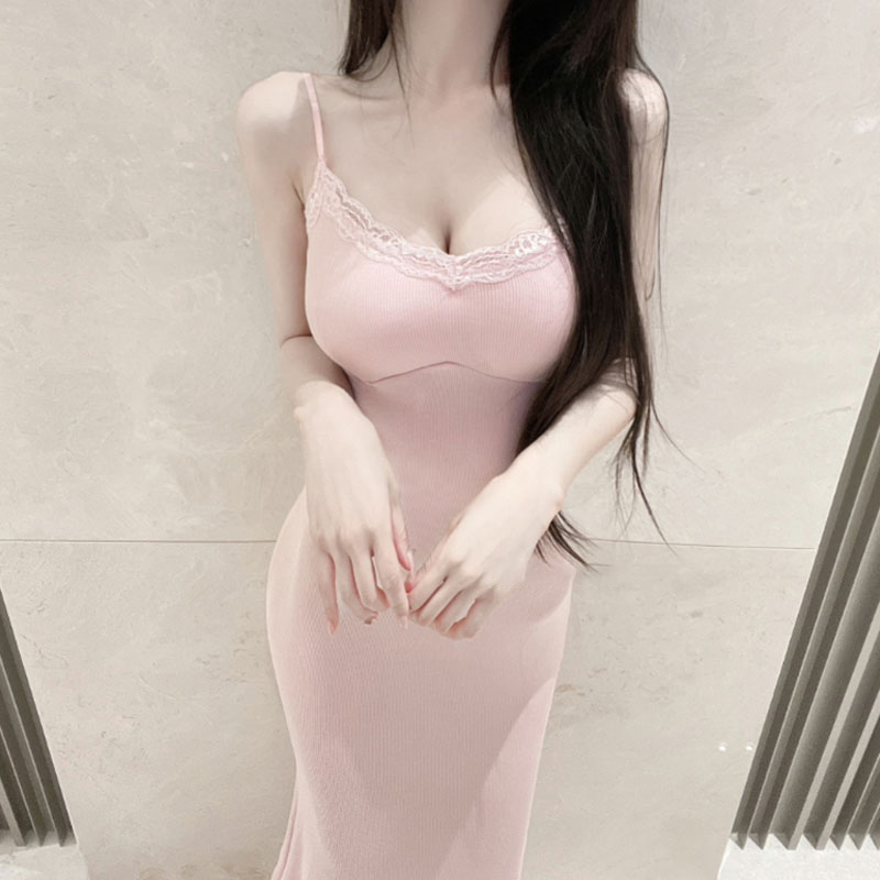 韩国东大门 气质女人味 温柔蕾丝拼接V领带胸垫修身优雅吊带裙子
