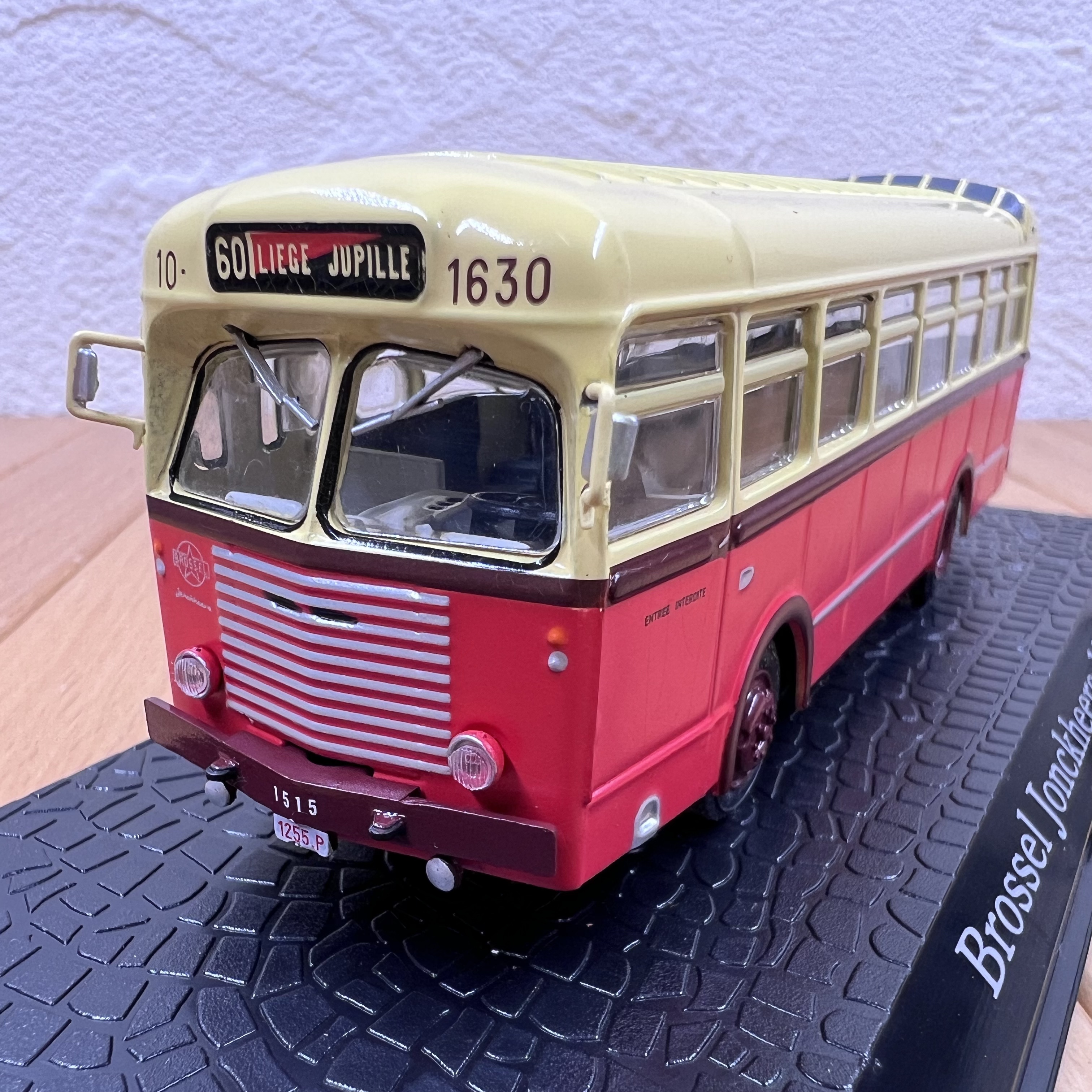 1:72布鲁赛尔1957款经典老式巴士汽车合金模型摆件公交车场景摆设
