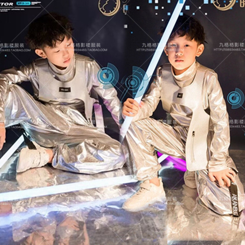 潮童银色未来科技感儿童演出服模特比赛表演元宇宙创意主题服装男