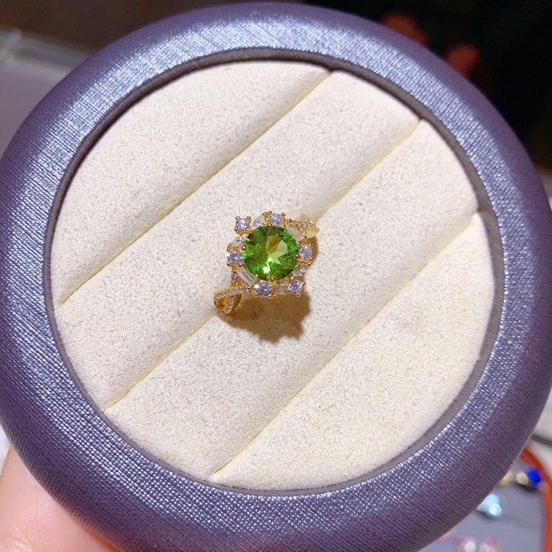 新款天然橄榄石戒指 清新绿色925银精工镶嵌 主石尺寸圆8MM