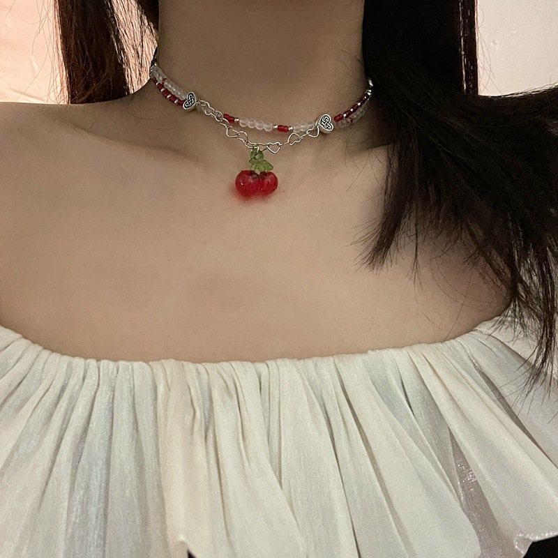 少女感潮森系红色樱桃吊坠小众设计串珠双层爱心钛钢项链锁骨链女