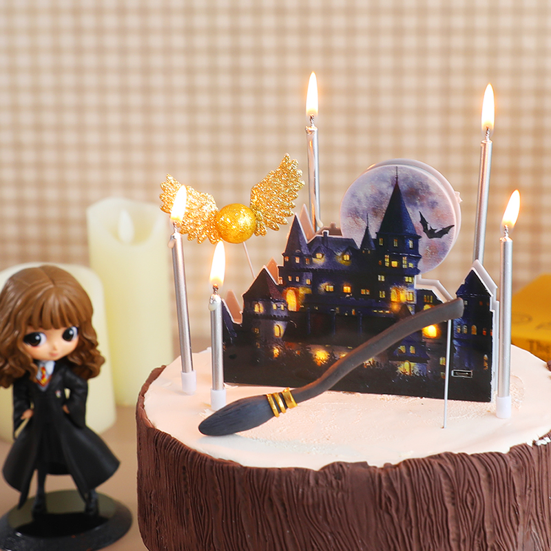 网红魔法男孩蛋糕装饰带灯大城堡摆件巫师女孩玩偶生日扫帚插牌
