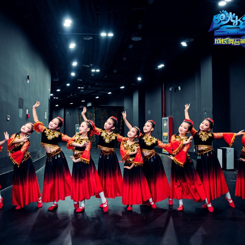 六一新疆舞维吾尔族儿童舞蹈服一杯美酒铃鼓少女民族演出服大摆裙