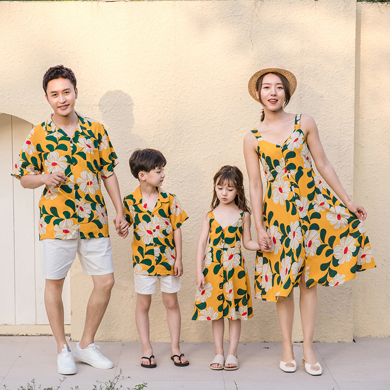 海边度假亲子装黄色花朵母女连衣裙沙滩父子一家三口童装夏季套装