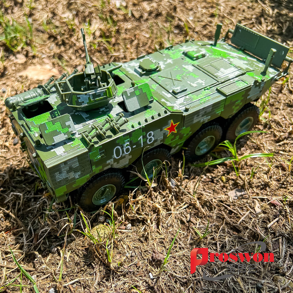 1/24合金装甲车模型08式步兵战车回力声光玩具轮式军事玩具坦克车