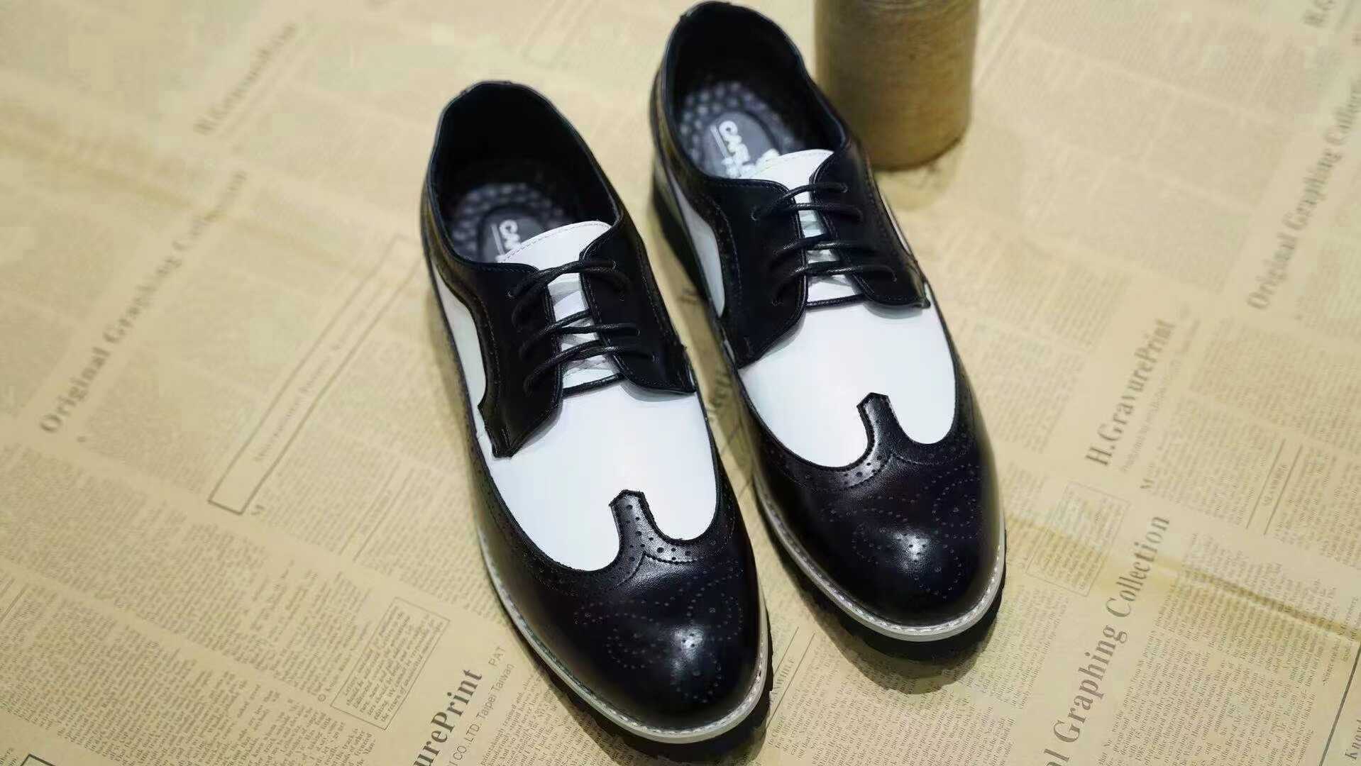 2024新款韩版黑白拼色皮鞋男士舞台造型个性休闲时尚百搭拍照形象