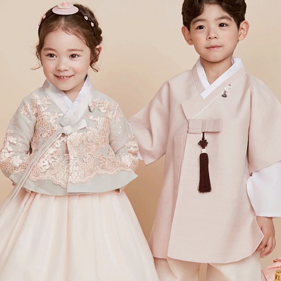 女童韩服朝鲜服饰韩服新款高级蕾丝爆款新年拜年服套装汉服