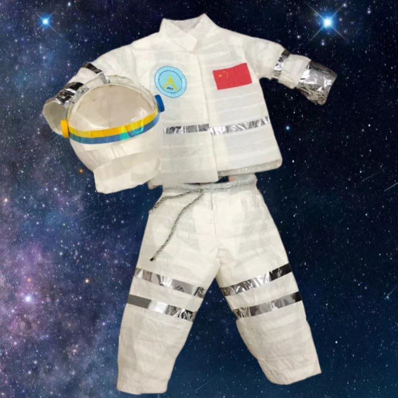 儿童宇航员太空服环保服装手工制作环保时装秀气泡袋亲子演出