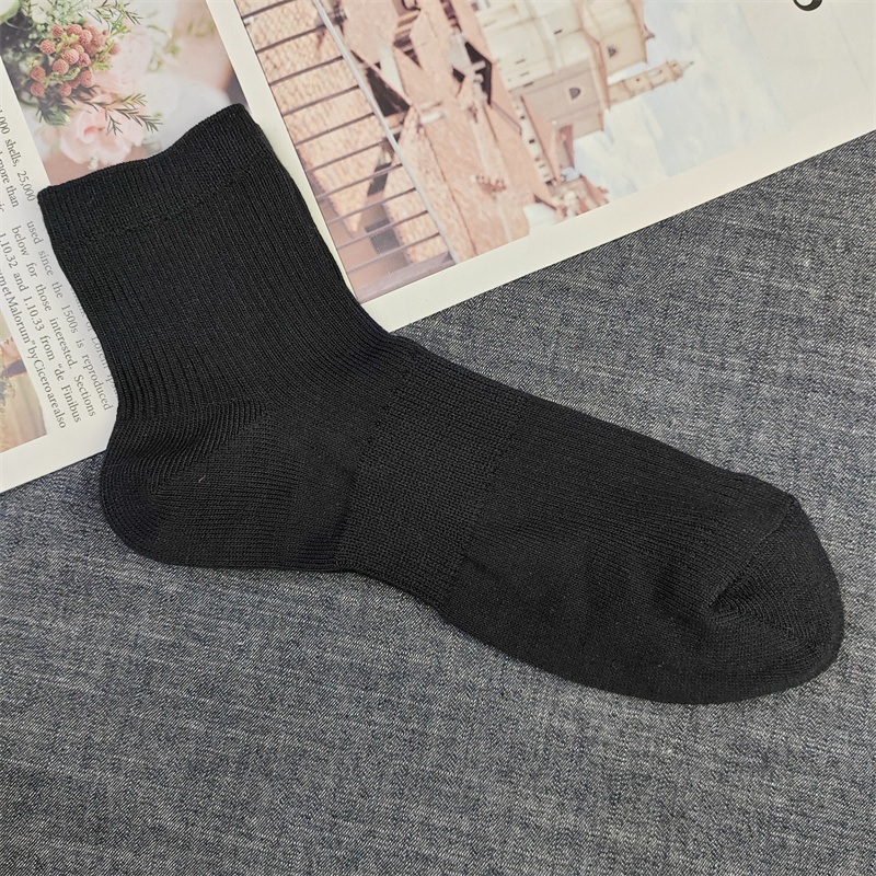 外单 好棉质短筒男袜黑色休闲袜子纯棉中筒运动袜 好穿的男人袜子