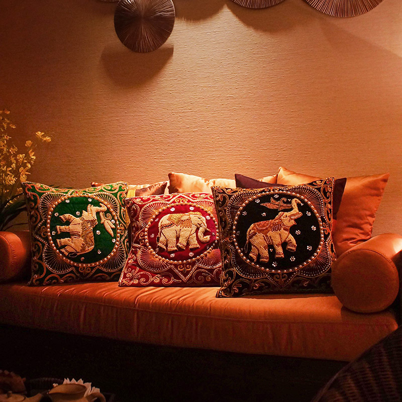 东南亚风格布艺抱枕泰国手工绣珠大象腰枕靠枕家用沙发靠垫含芯