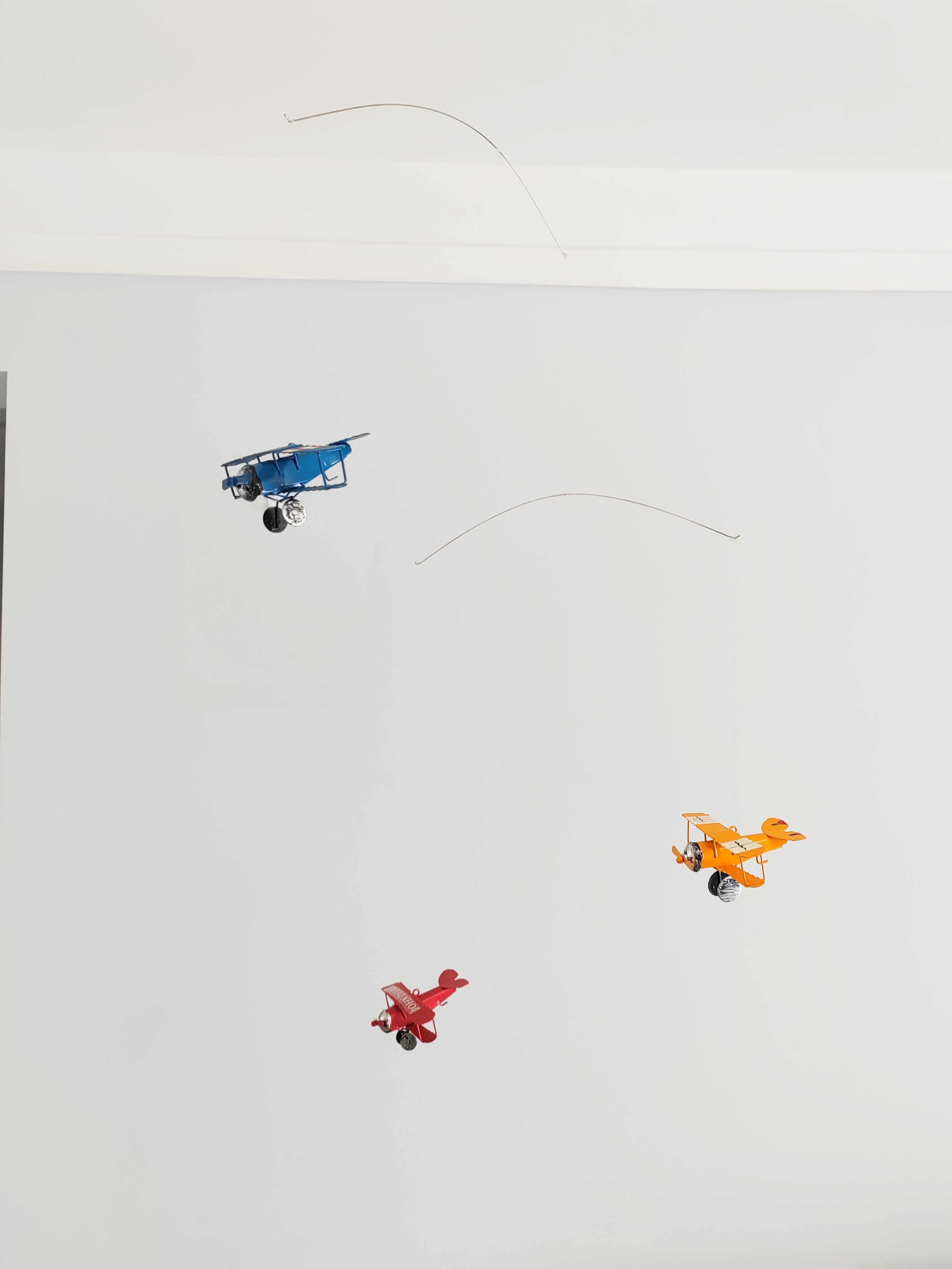 原创极简约现代燕子动态平衡挂件空中飞机吊饰幼儿园吊饰北欧风铃