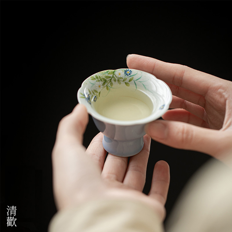 清欢丨明知山志 暮山紫传统色手绘高足花口品茗杯 陶瓷家用喝茶杯