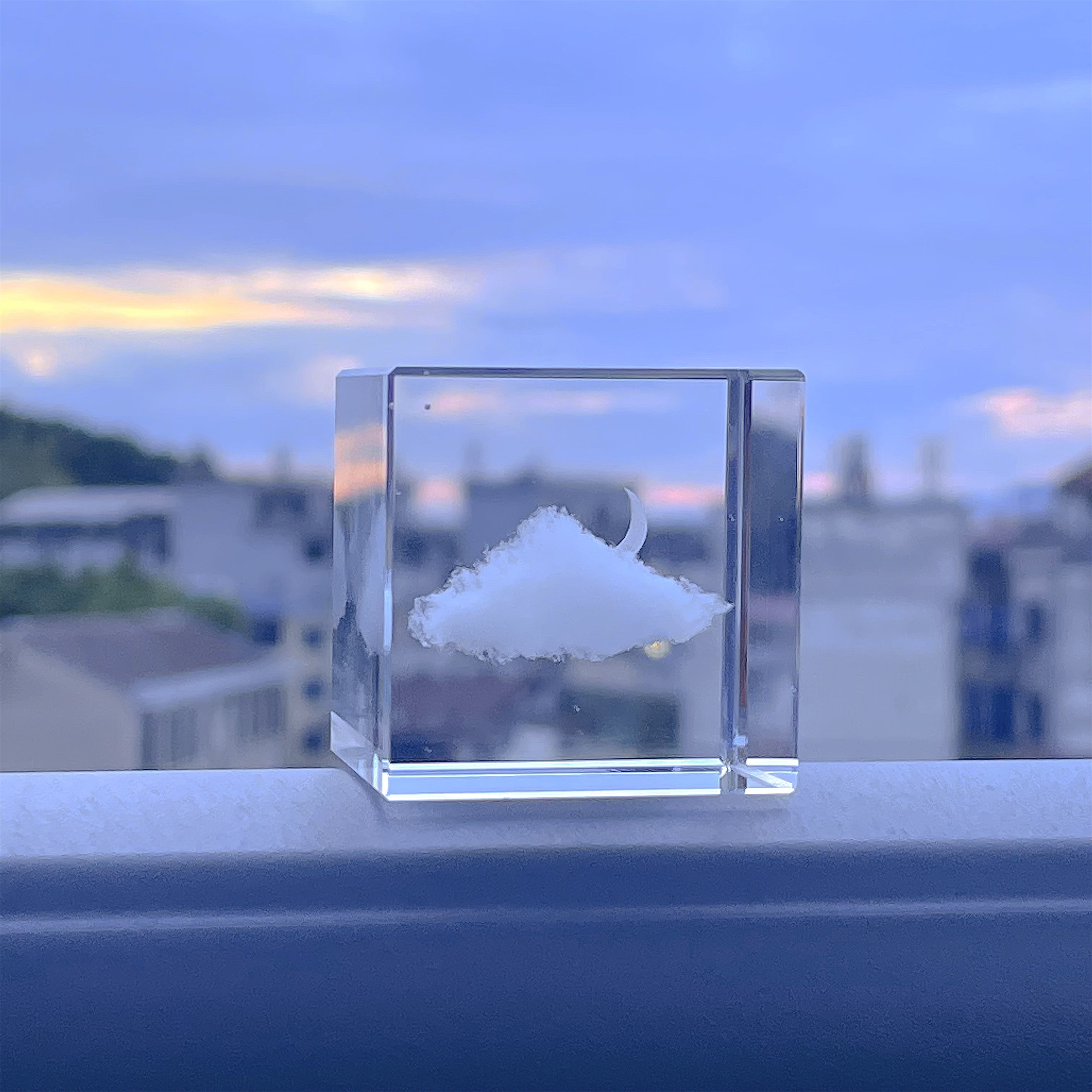 “躲藏在云后的月亮”水晶云朵3d立方体桌面治愈摆件创意七夕礼物