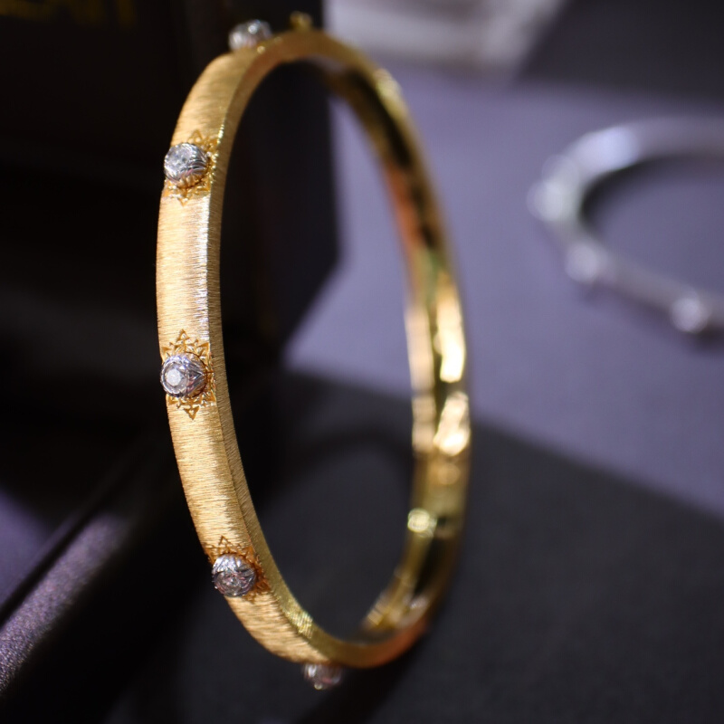 布契拉提工艺拉丝天然钻石手镯金银两色18K金镶嵌珠宝检测证书