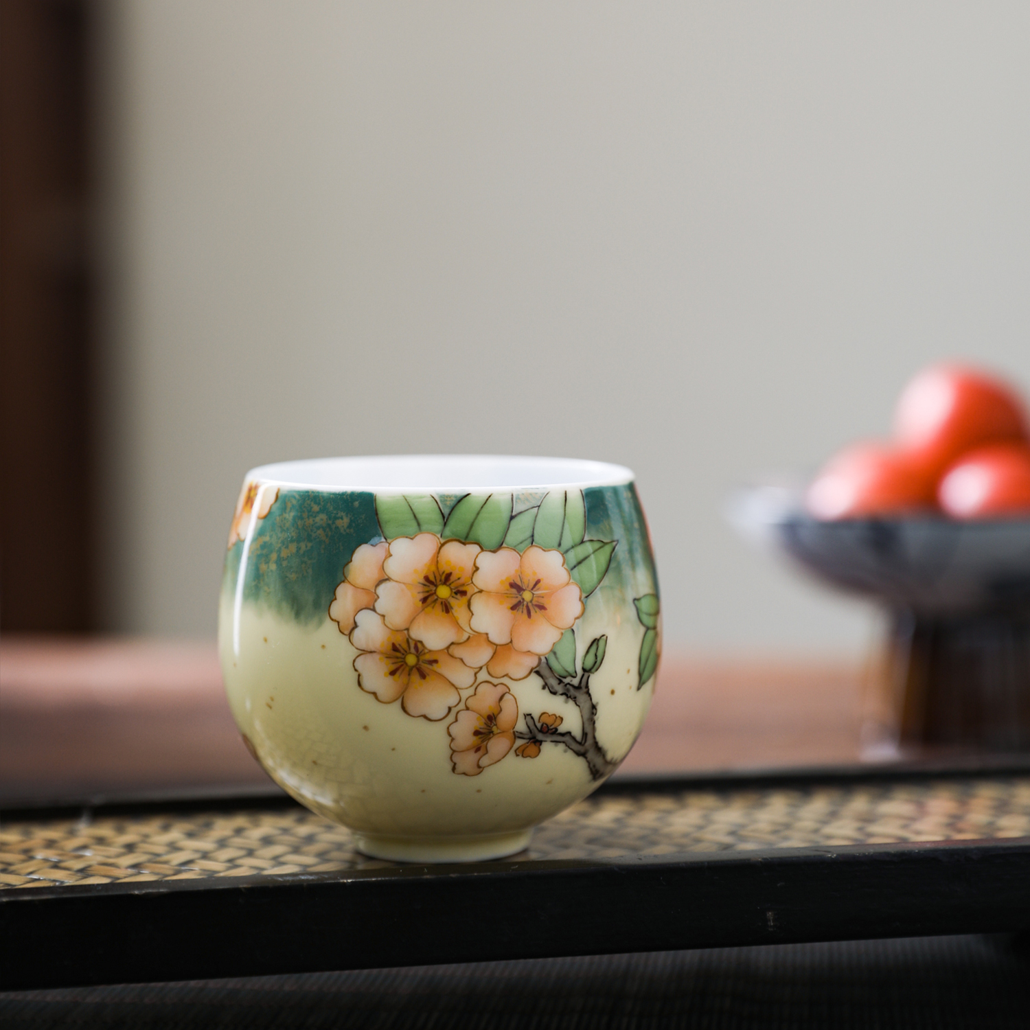 手绘陶瓷家用主人杯釉下彩品茗杯茶杯功夫茶杯创意大气龙蛋杯杏花