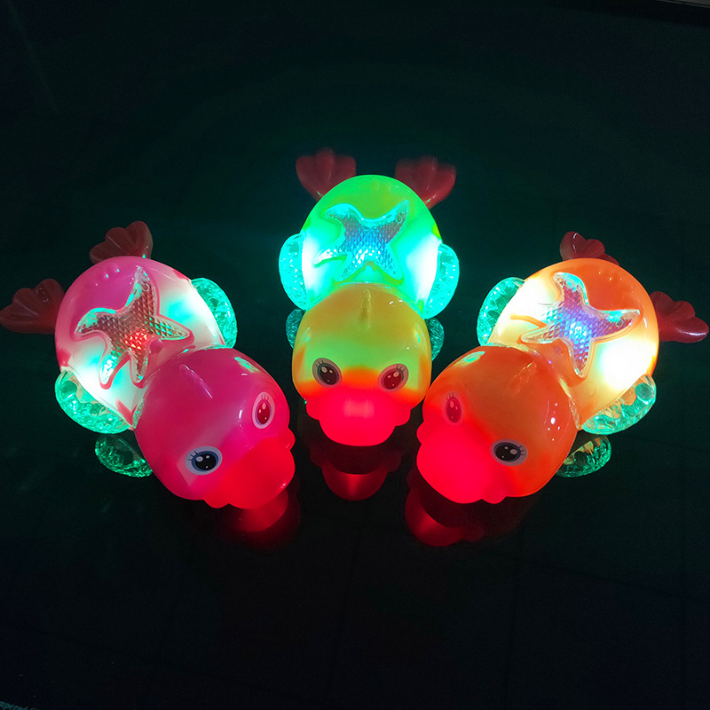 电动万向闪光小鸭子卡通动物唱歌会动游泳大黄鸭儿童玩具发光投影