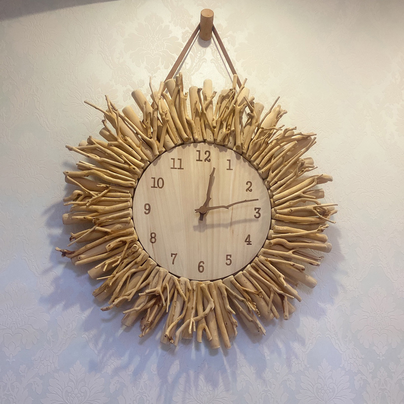 创意客厅2024新款挂钟艺术钟表餐厅简约时钟家用实木卧室墙面挂表