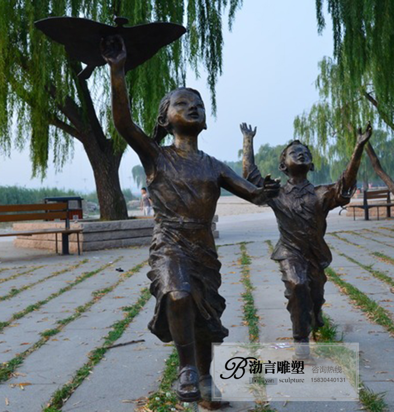 玻璃钢树脂小孩放风筝雕塑定制公园广场儿童放飞梦想主题铜雕像