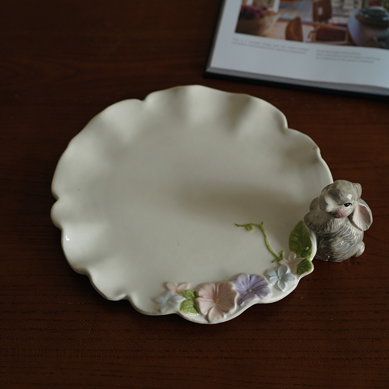 森林熊 手绘系列！出口欧式花丛中的小灰兔陶瓷花瓣盘 西餐盘摆盘