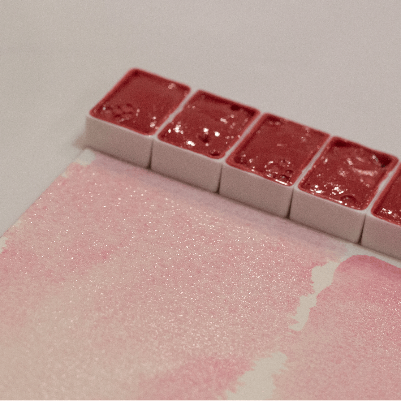 红琉璃  米尼格半透明手工固体粉红色水彩颜料风景写生肤色质感
