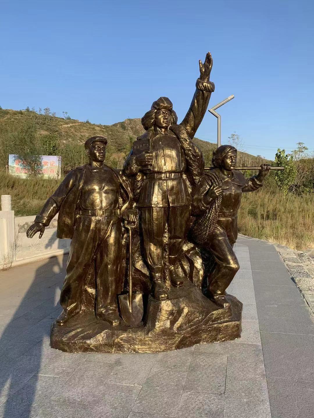 红军雕塑艰苦的岁月八路军玻璃钢仿铜人物定制纪念馆抗战军人雕像