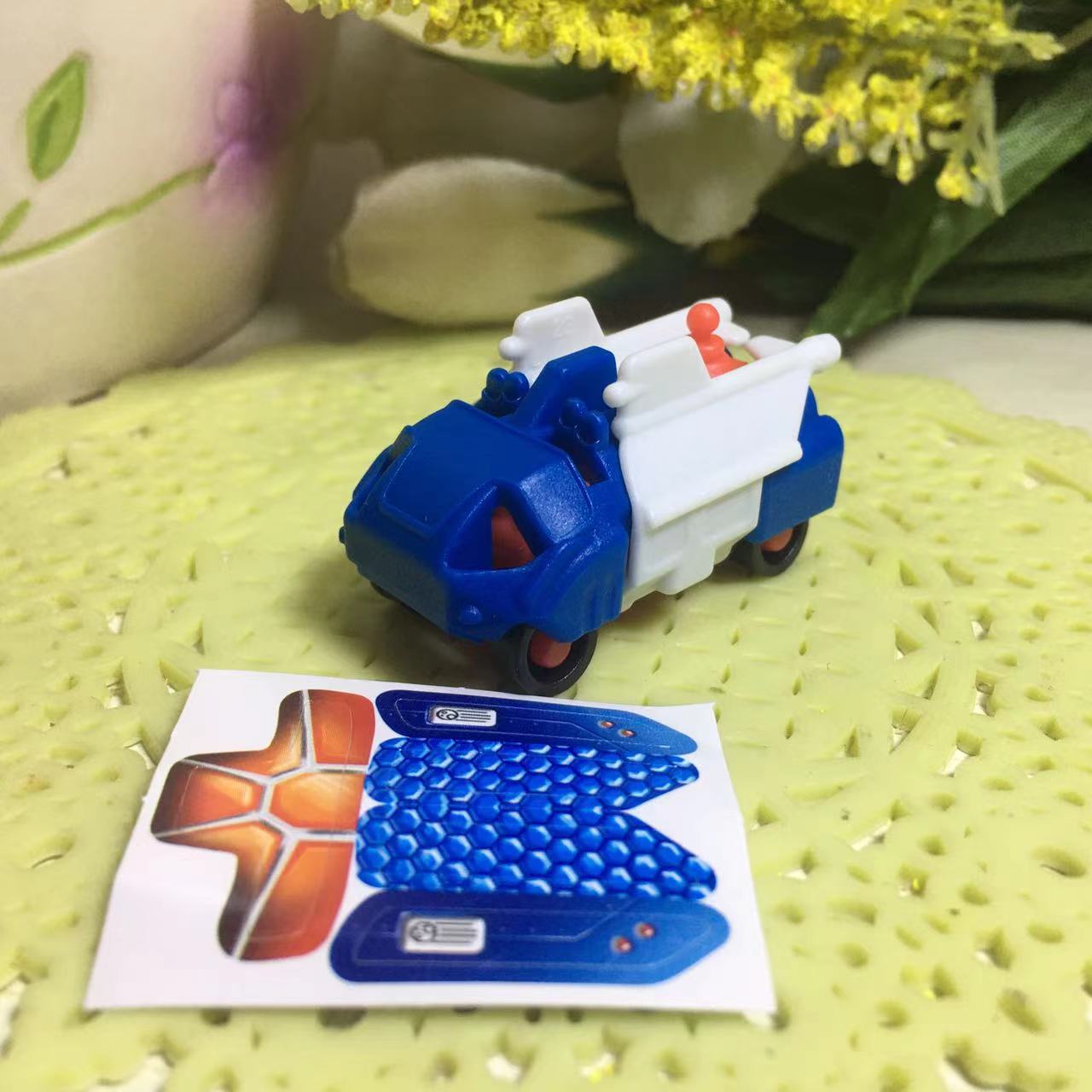 健达奇趣蛋拆出的小玩具太空车蓝色红色摆件翅膀可打开