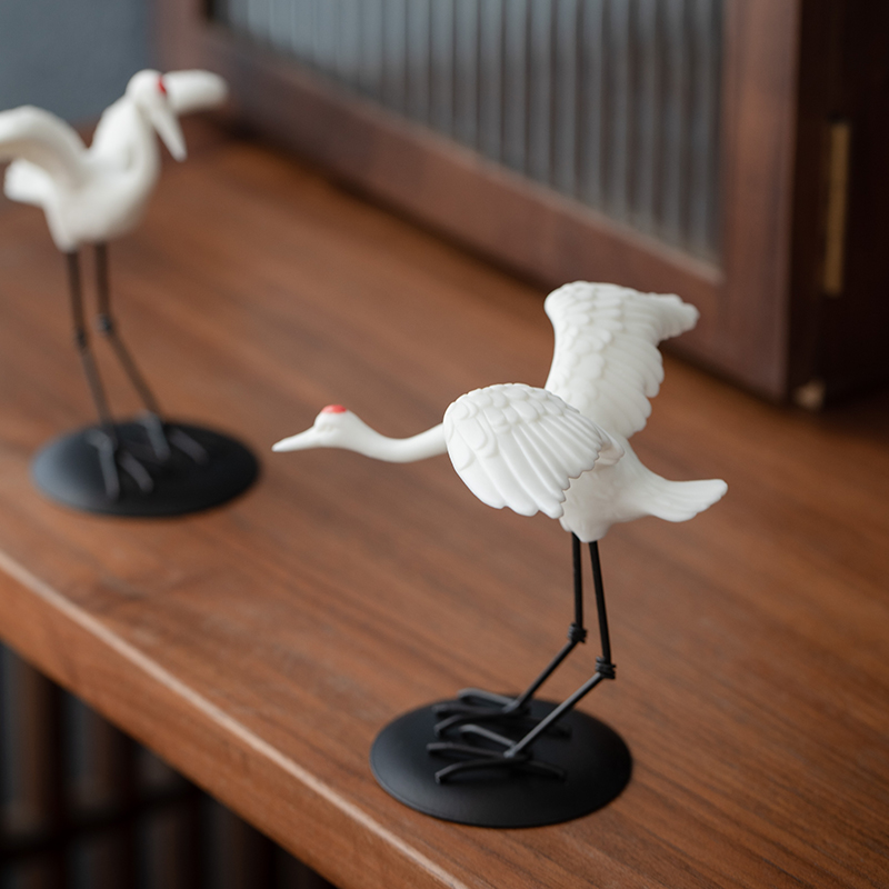 德化陶瓷仙鹤动物摆件白瓷装饰工艺品车载客厅电视柜桌面家居创意