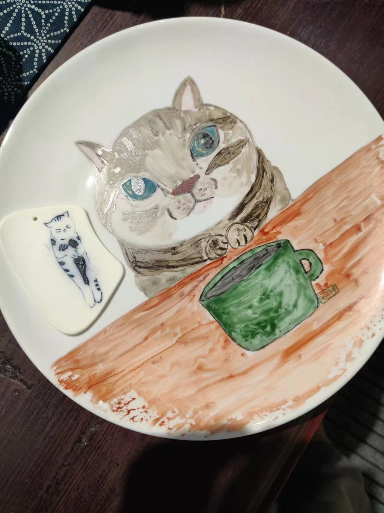 纯手绘猫咪图案釉上瓷盘，陶泥上透明釉，来照定制