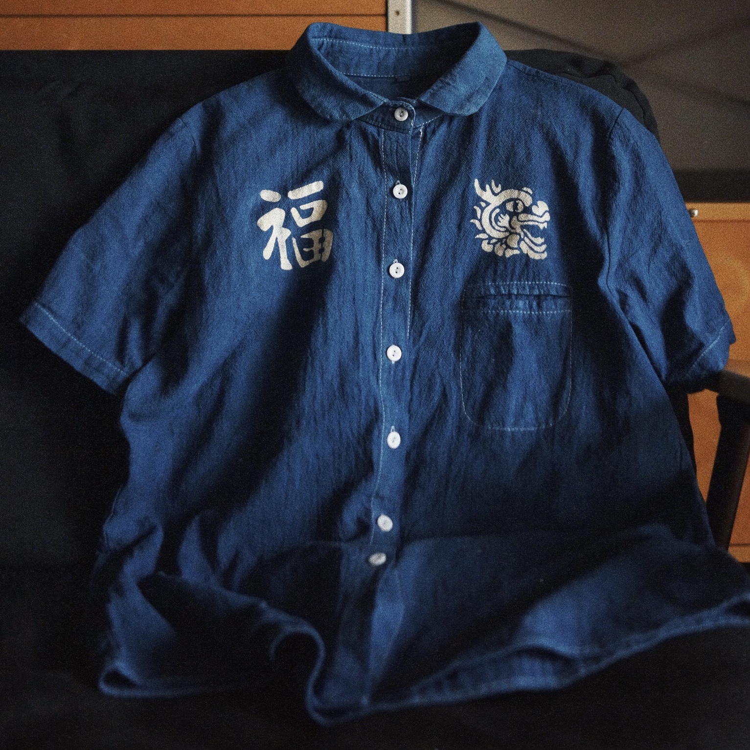 【时舟】福龙图案传统型糊染 环保植物蓝染 中性款元宝领短袖衬衣