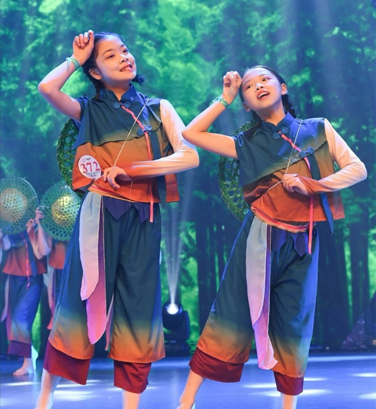 小荷风采儿童演出服我们的田野幼儿园中国风舞蹈服装六一表演服
