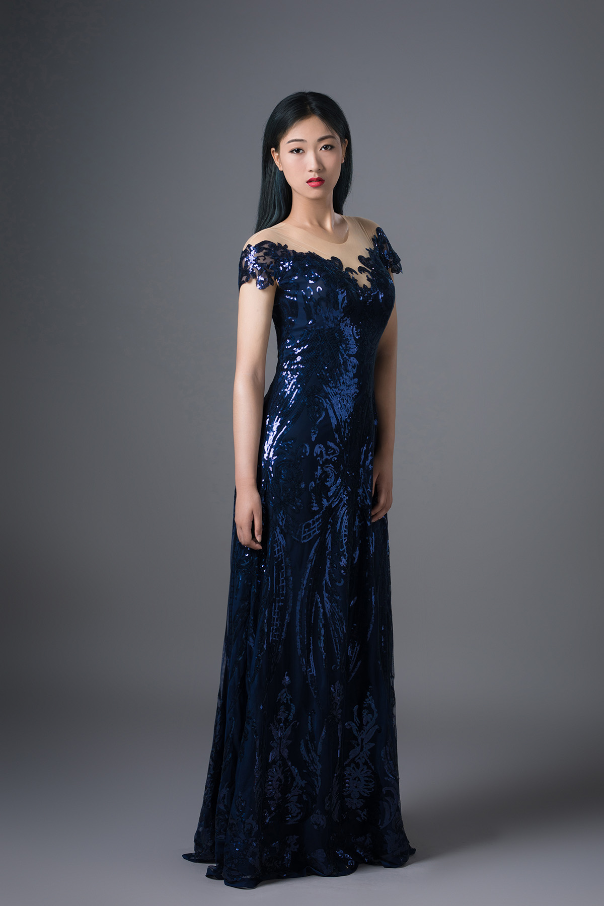 谷裘为上海音乐学院段冬晴设计蓝色斜肩演出艺术考试比赛礼服