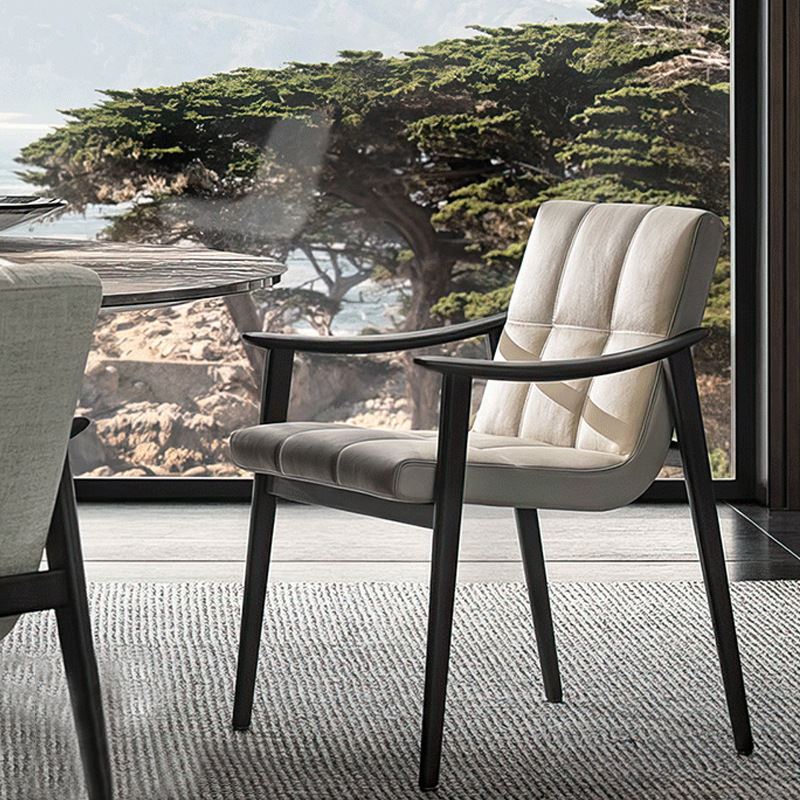 新款餐椅北欧实木餐厅椅子设计师样板房酒店简约现代洽谈椅带扶手