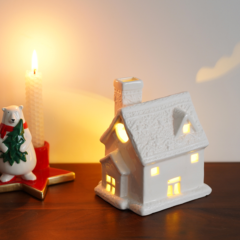 温馨场景 出口北欧圣诞节房子造型陶瓷装饰 餐桌雪景房子烛台