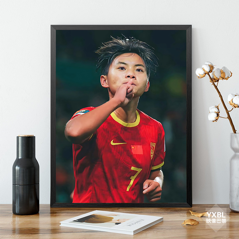中国女足 足球明星王霜唐佳丽王珊珊海报墙贴体育餐饮店墙壁挂画