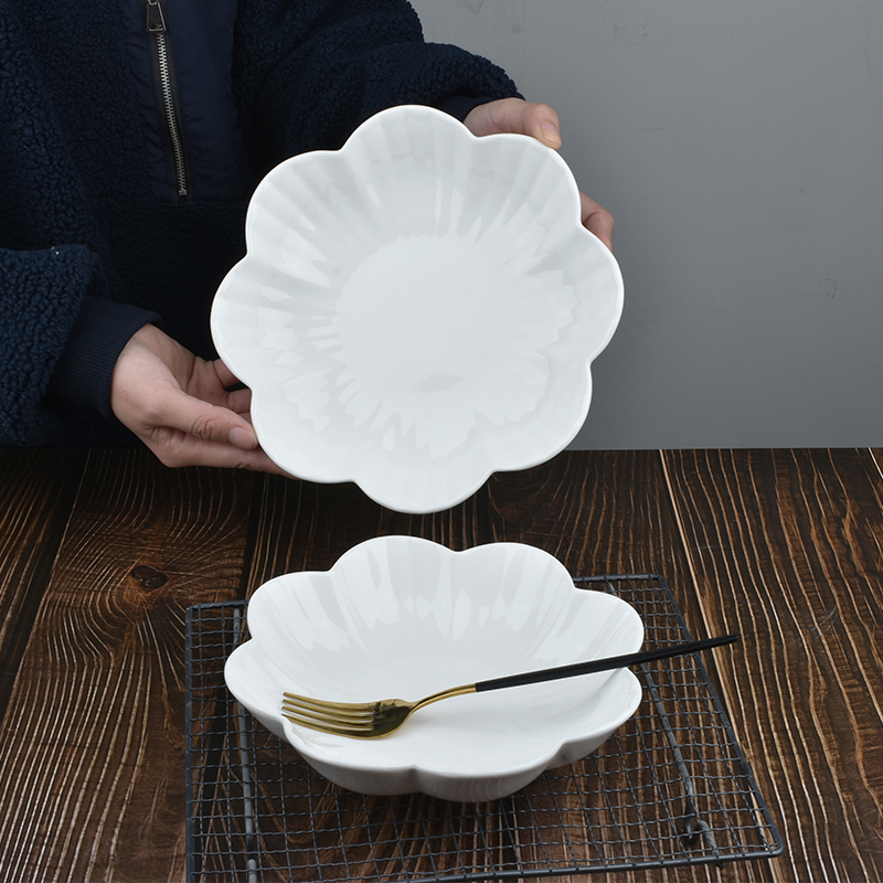 微瑕韩式简约纯白花瓣陶瓷盘子甜品盘创意早餐盘百搭家用菜肴餐具