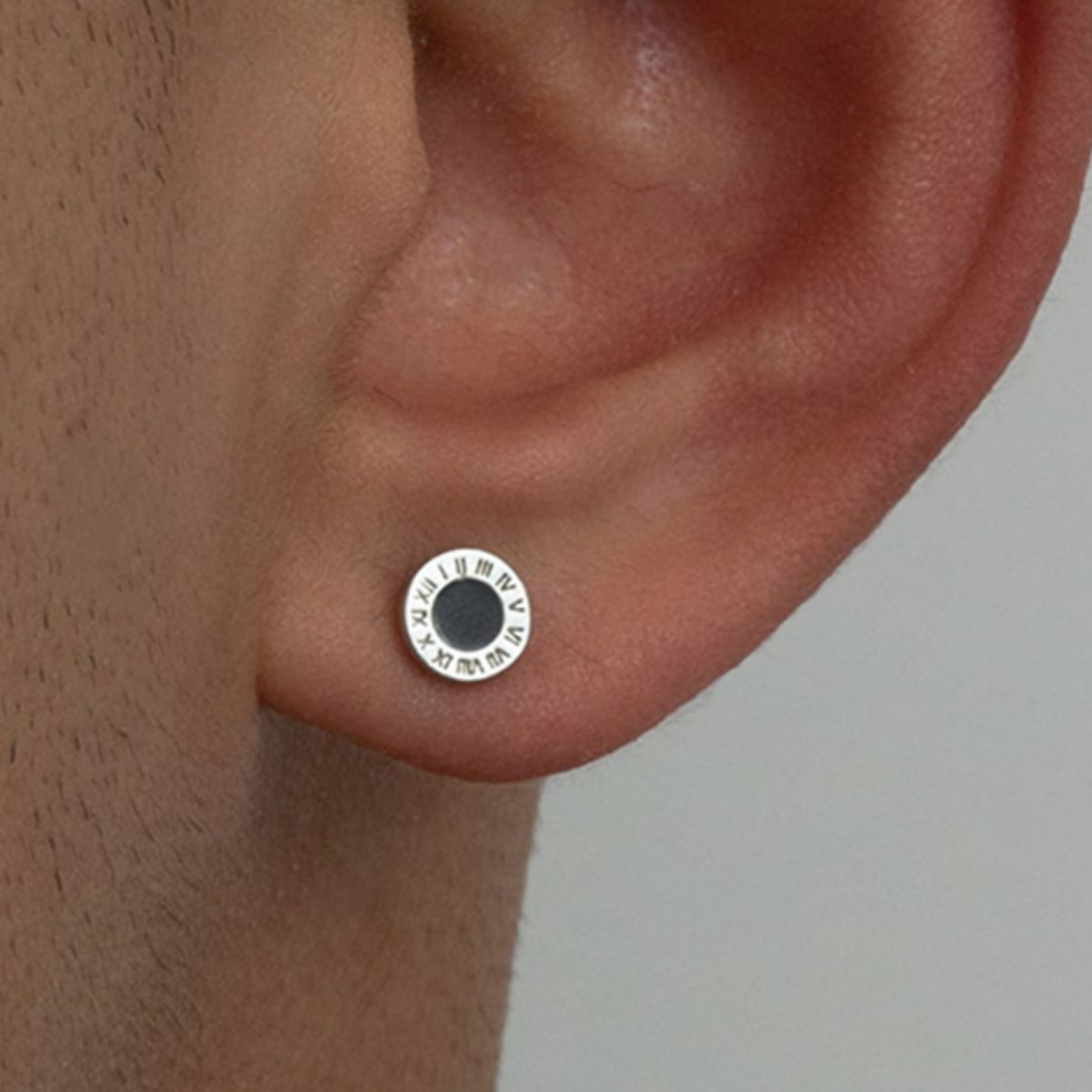 欧美时候视频小众罗马数字钛钢圆形耳钉个性男士耳钉哑铃耳环