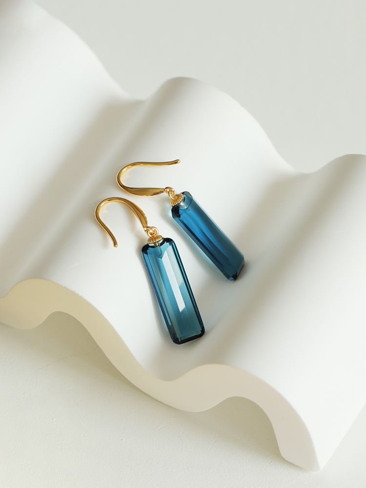 高级感设计深海蓝色透明玻璃水晶体耳环简约时尚长方形长款耳坠女