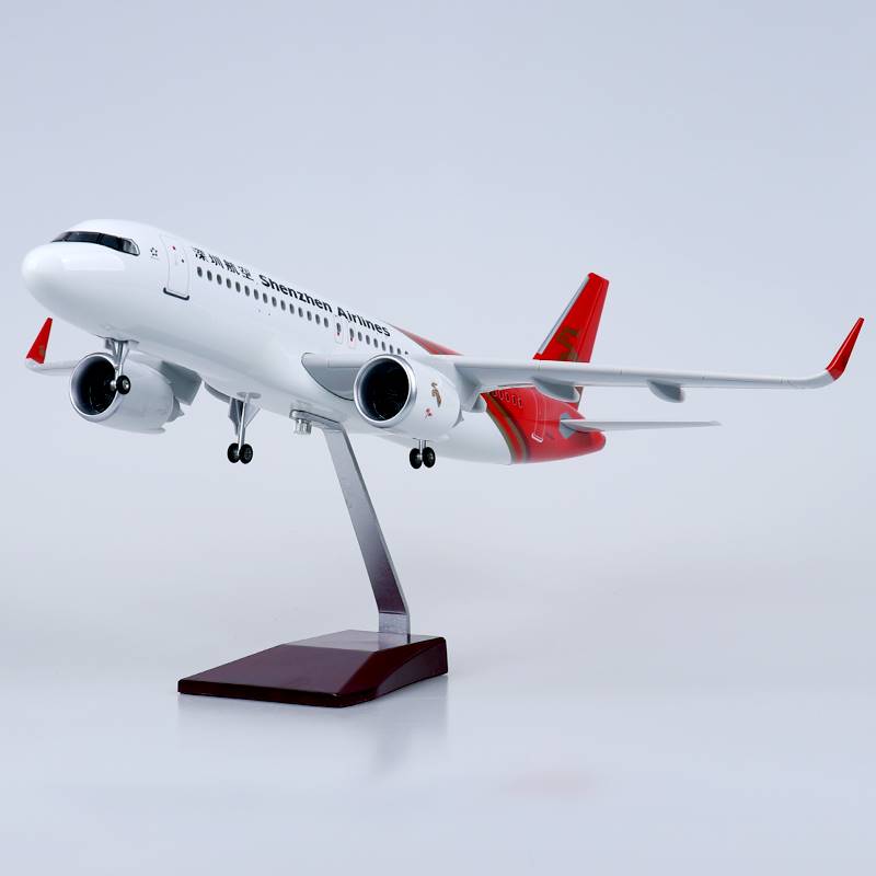 /国内仿真拼装客机带轮A320NEO深圳航空飞机模型塑料摆件礼品1:80