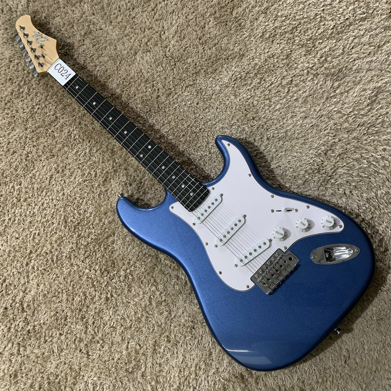 意大利品牌 EKO 芬达款式 ST 电吉他 单摇 金属蓝色三单拾音器