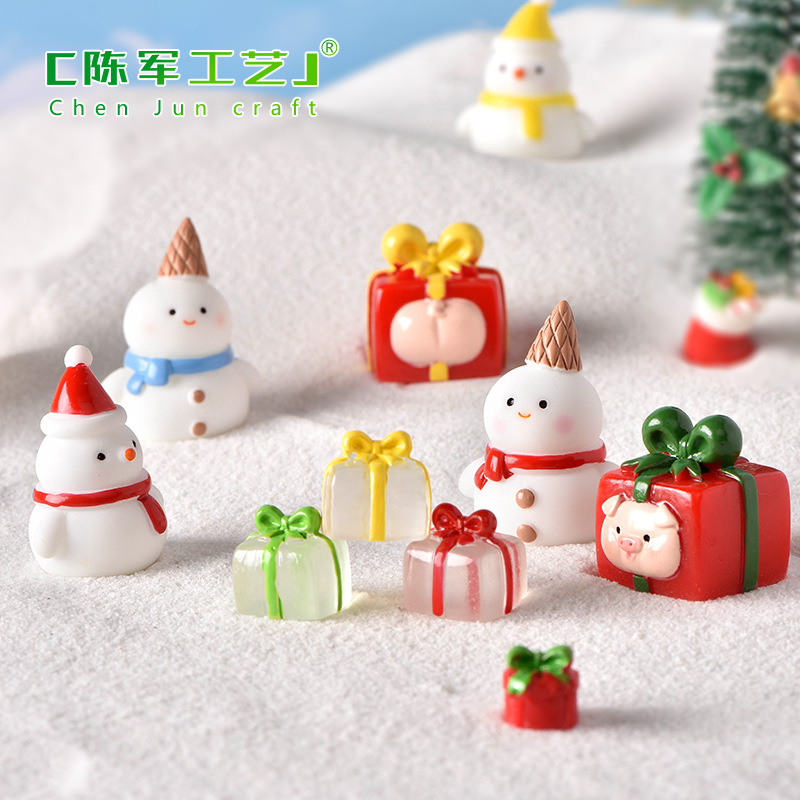 圣诞新款礼盒圣诞微景观雪景水晶球配件 圣诞猪蛋筒雪人树脂摆件