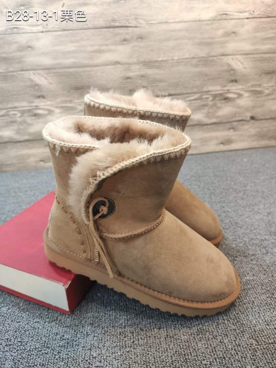 新款冬季真皮羊皮毛一体雪地靴 短筒靴 侧扣带防滑保暖女靴 28-13