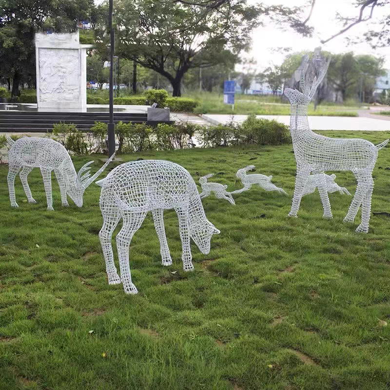草坪户外不锈钢字母鹿雕塑摆件庭院小区镂空动物艺术品生产