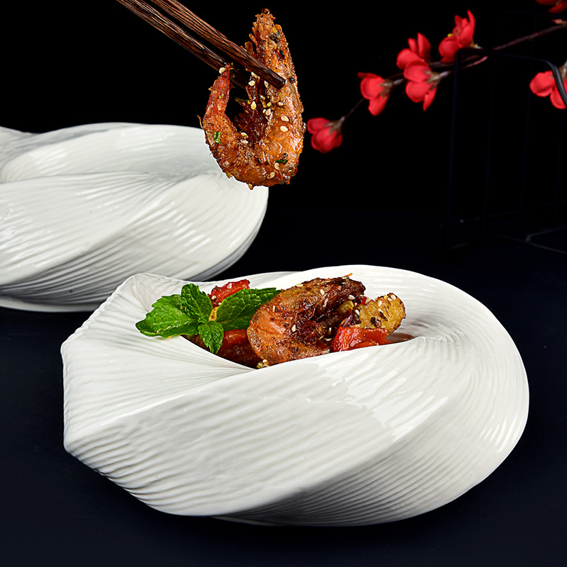 纯白色陶瓷创意凉菜盘子会所餐厅精致漩涡凹造型意境器皿酒店餐具