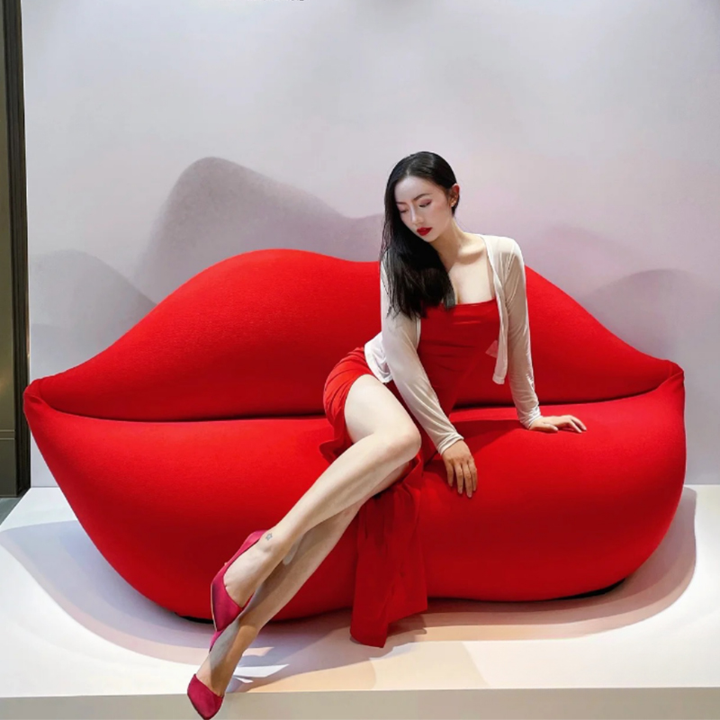 北欧意大利设计师创意个性网红双人简约服装店美容院弧形红唇沙发