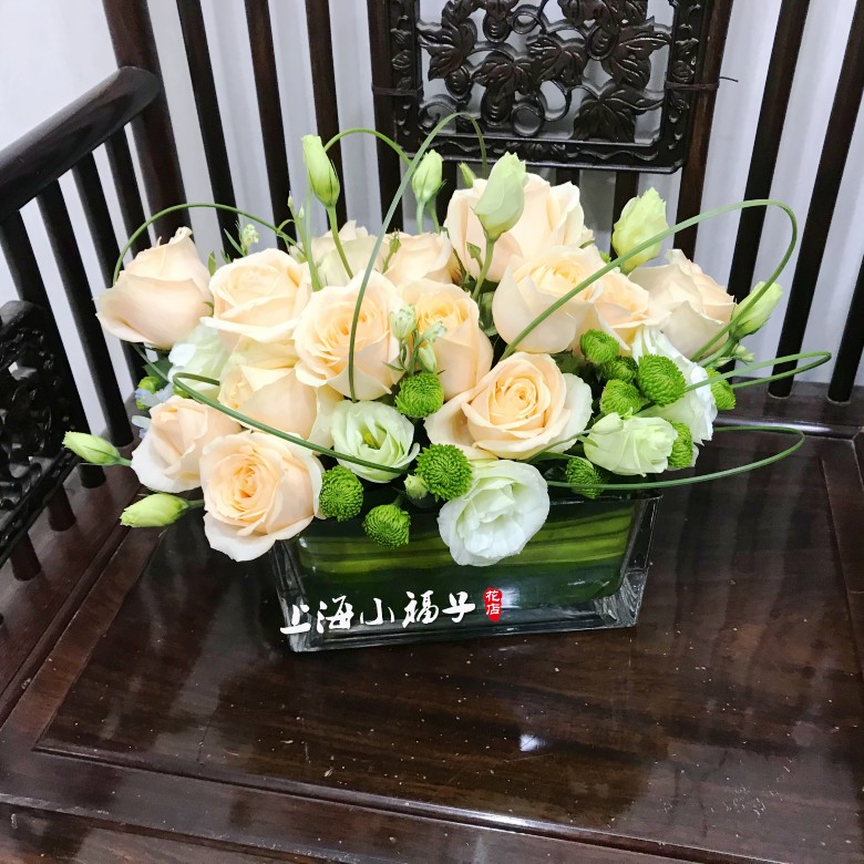 上海鲜花速递同城酒店用餐会议年会宴会婚礼玻璃方缸桌花签到台花