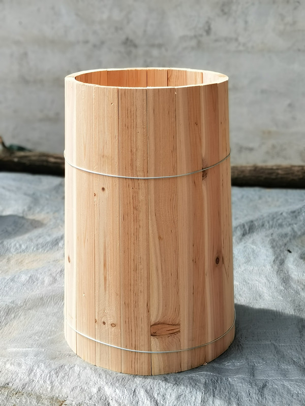 粗工艺圆蜂桶杉木中蜂土养圆桶公母榫传统蜂箱诱蜂招蜂桶尖桶60高